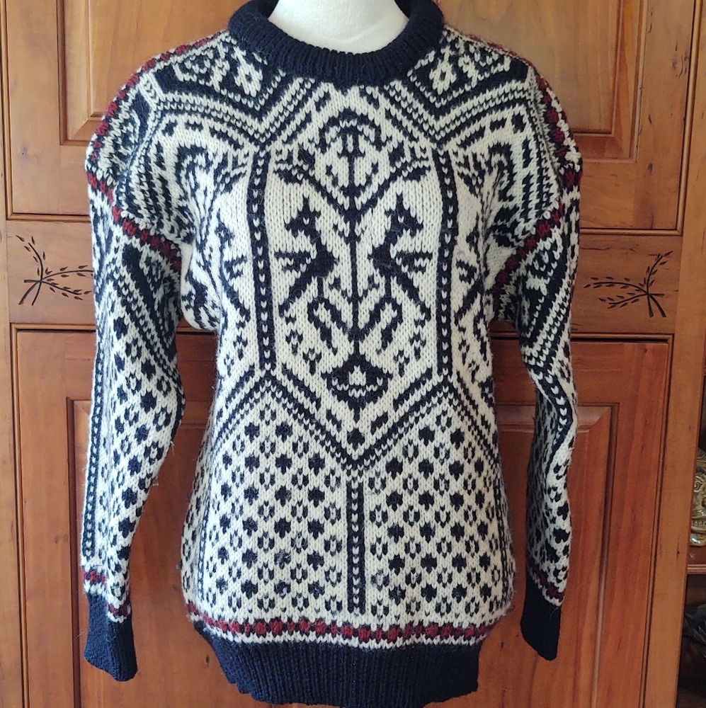 Gleneden made in England wool sweater
